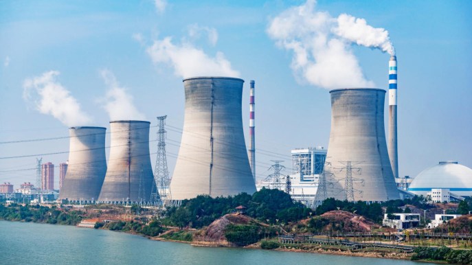 Energia nucleare, costi pari a 550 miliardi in Europa: la stima del commissario Breton