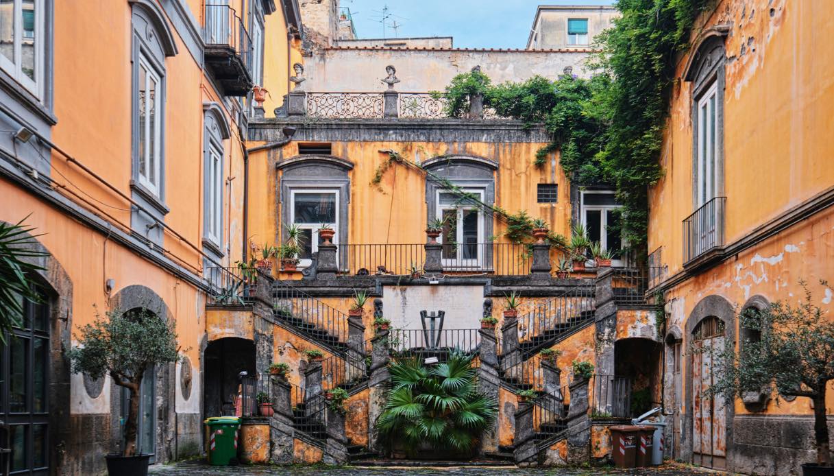 Condominio sociale a Napoli e Firenze, quanto costa e come funziona