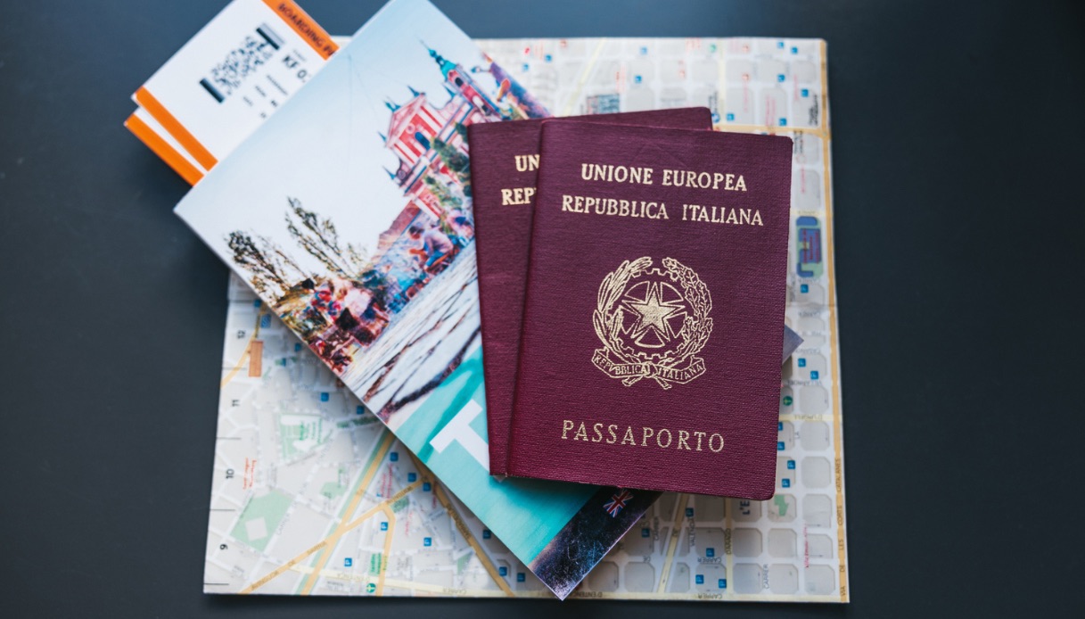 Passaporti, agenda prioritaria: come funziona la prenotazione online per le richieste urgenti
