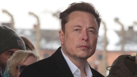 Tesla licenzia 14mila dipendenti, Musk: “Dobbiamo risparmiare”