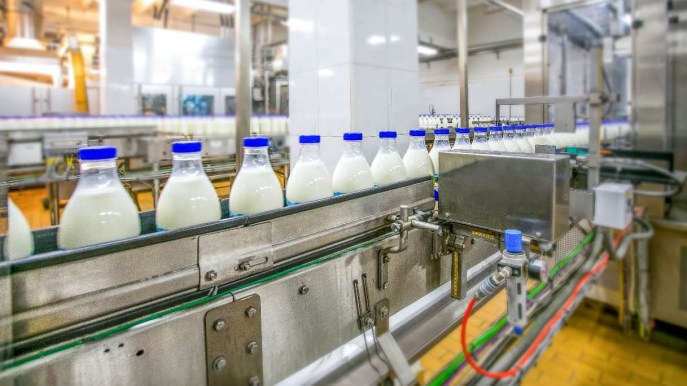 Latte TreValli sotto accusa: “Soda caustica e acqua ossigenata nel latte”