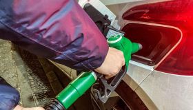 Benzina verso i 2,5 euro, perché il prezzo aumenta e continuerà ancora a salire