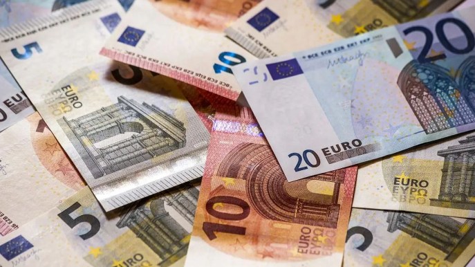 Bonus di mille euro ai dipendenti dell’Agenzia delle Entrate: il premio arriva grazie al Pnrr
