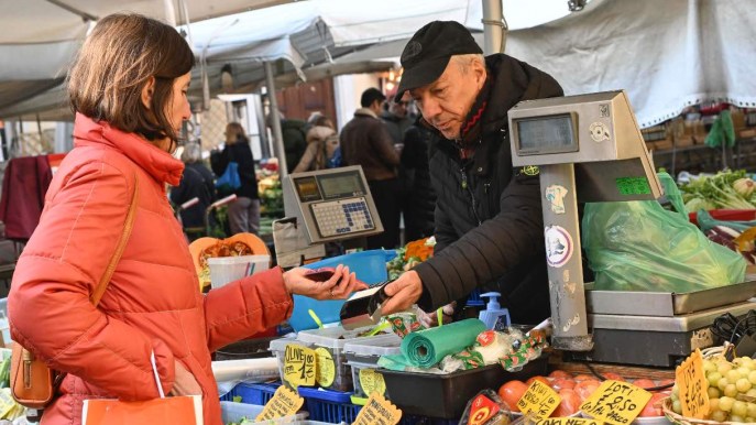 Istat, inflazione scende ad aprile dello 0,9%. Il Codacons: “Non basta”
