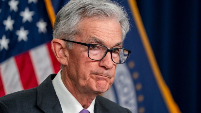 Taglio tassi, Powell prudente: “Economia è forte, non c’è fretta”