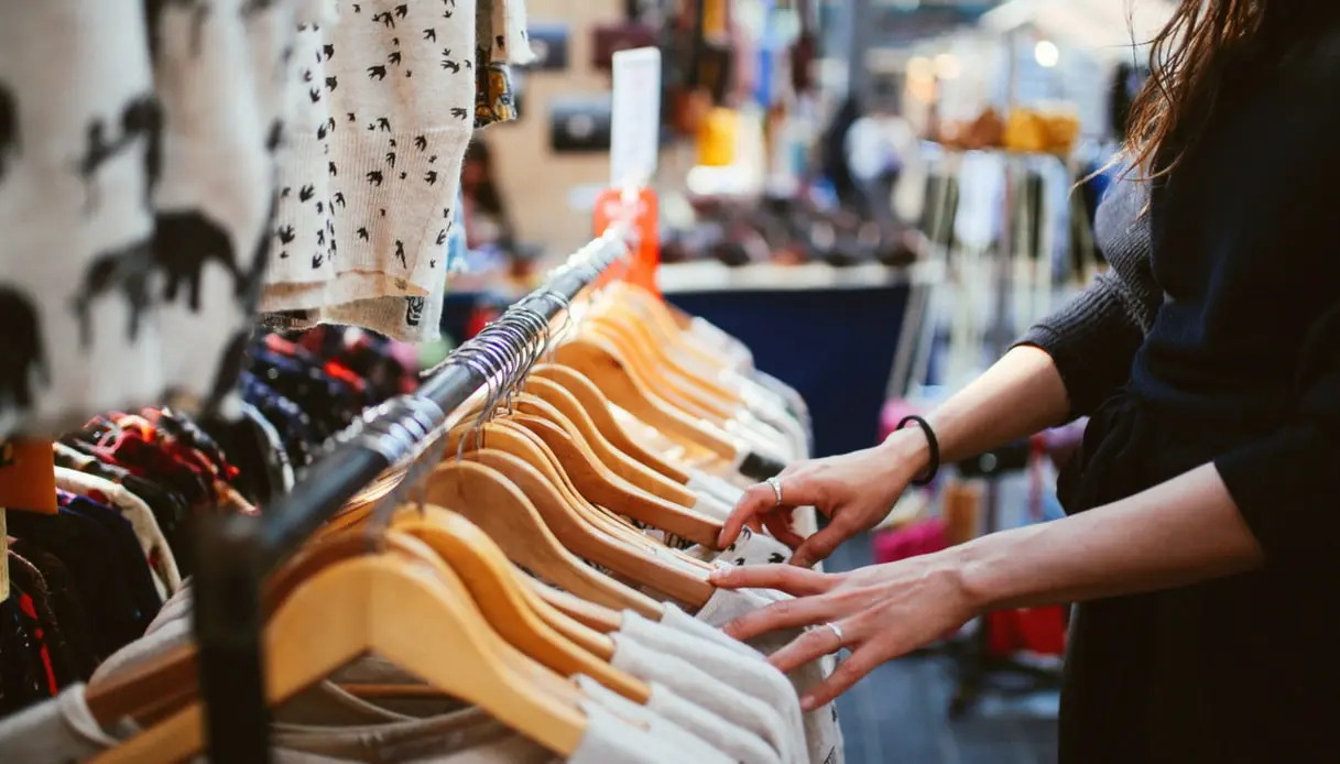 Il mercato di seconda mano sempre più di moda, raggiunti i 26 miliardi di euro nel 2023