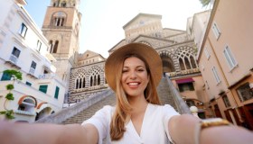 TikTok fa volare il turismo (e la PA): sempre più persone scelgono i viaggi sul social