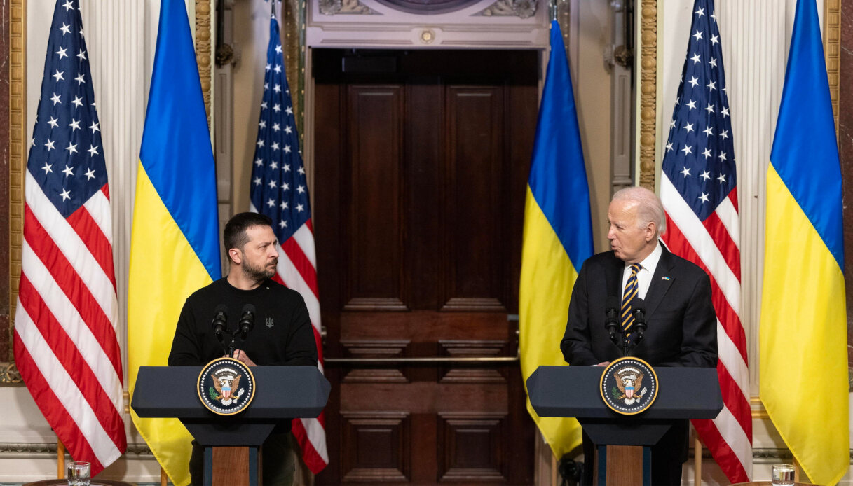 Perché gli Usa si sono decisi a sbloccare gli aiuti per l’Ucraina?