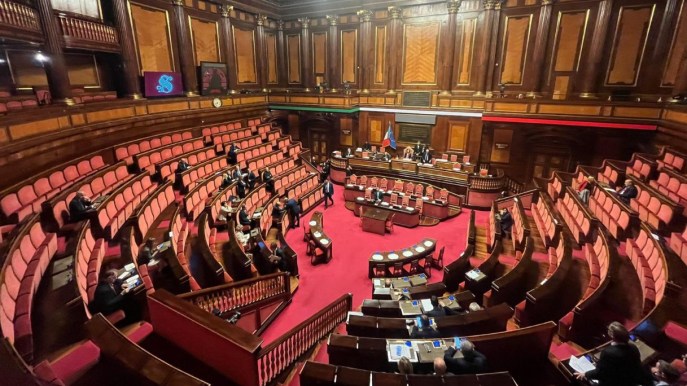 Aboliti i senatori a vita in Italia, il loro stipendio e chi sono