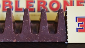 Maxi multa a Mondelez, colosso produttore di Toblerone e Oreo: la sanzione Ue da 337 milioni