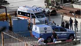 Morto un operaio nella metropolitana di Napoli, il treno che guidava è deragliato