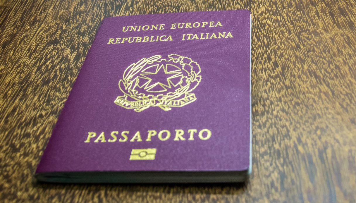 Passaporto in Poste, da luglio in tutt’Italia: quanto costa