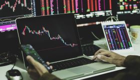 Borsa in calo, spread in aumento: previsioni e conseguenze su economia e mutui