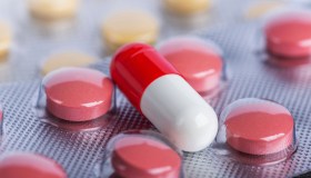 Resistenza agli antibiotici, perché fa paura e quali sono i rischi