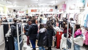 Acquisti degli italiani fermi a marzo, ma è boom dei prodotti per la cura del corpo