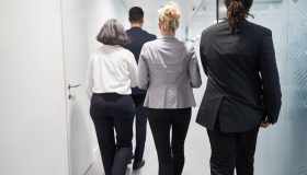 Badge, i minuti dalla timbratura del cartellino al tornello vanno pagati: lo dice la Cassazione