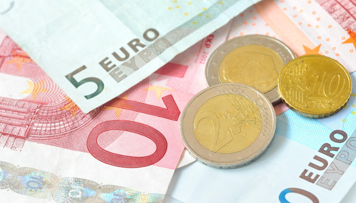 Povertà in Italia in lieve calo: -1,6% ma l’inflazione colpisce il reddito delle famiglie