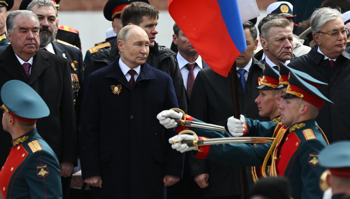 Putin minaccia l’attacco nucleare: “Le armi strategiche sono sempre pronte”