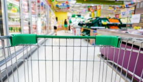 Supermercati aperti il 1° maggio, da Coop a Lidl: gli orari e dove sono. Esselunga chiusa