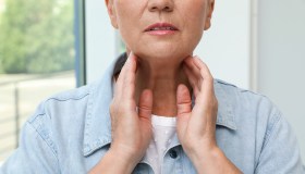 Malattie della tiroide, ne soffrono 6 milioni di persone: come scoprirle e affrontarle