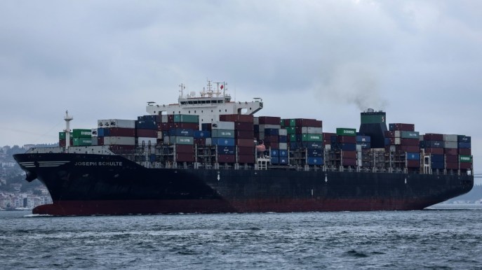 Trasporti marittimi sempre più costosi: rischio aumenti per saldi e Natale