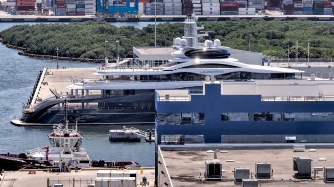Mark Zuckerberg, quanto costa il suo nuovo yacht: a bordo anche un campo da basket