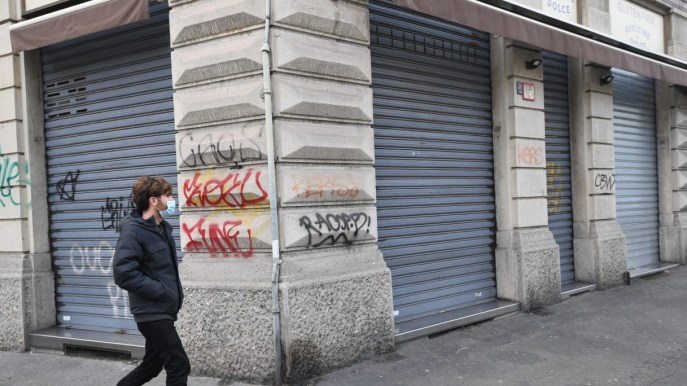 Chiudono i negozi in Italia, ne spariscono 4 all’ora: addio a 10mila attività commerciali nel 2024