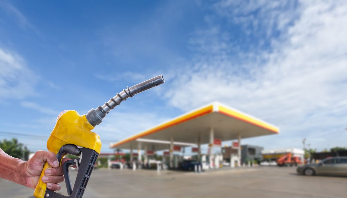 Prezzi carburanti e autostrade in aumento, i rincari di luglio e agosto