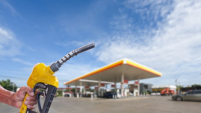 Prezzi carburanti e autostrade in aumento, i rincari di luglio e agosto