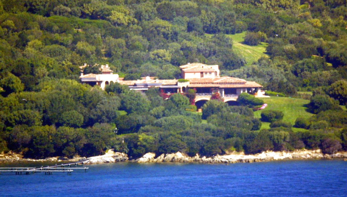 Villa Certosa di Berlusconi in vendita, offerta del sultano del Brunei: ecco il prezzo