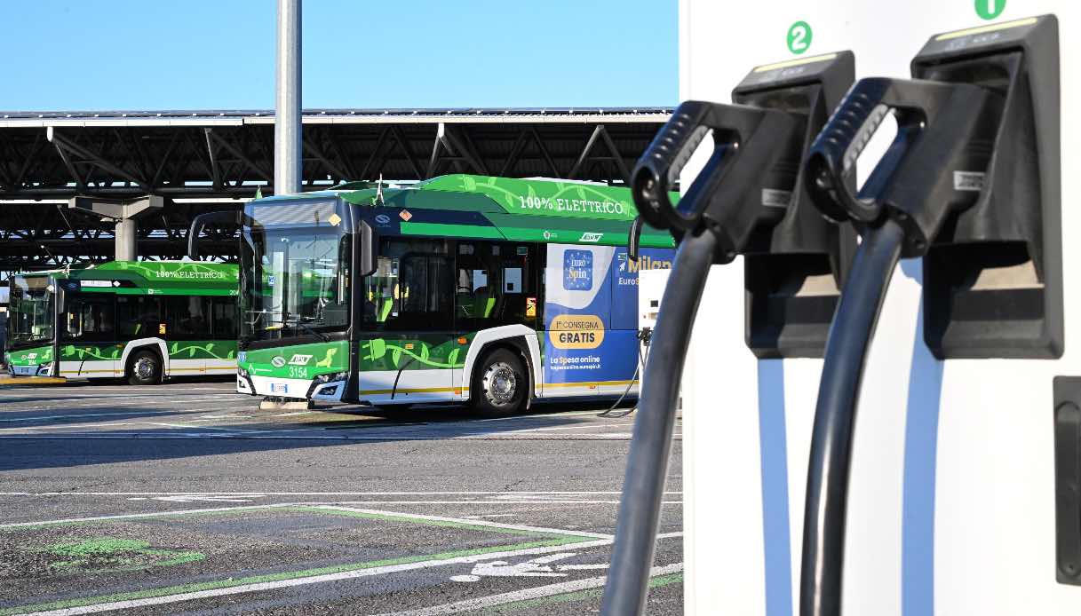 Autobus a emissioni zero entro il 2030: Milano si prepara a un futuro di mobilità elettrica