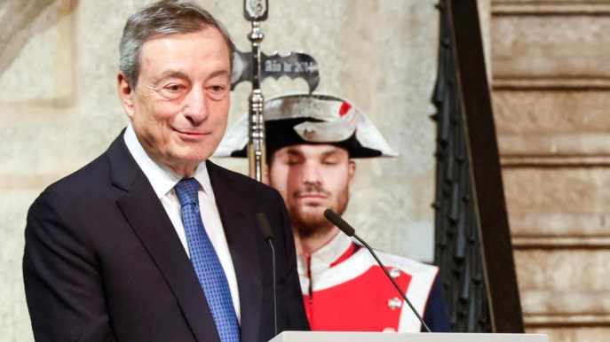 Draghi sprona l’Ue su difesa e transizione: “L’Europa deve crescere di più”