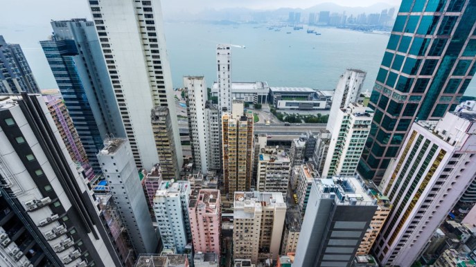 Le città più care al mondo, Hong Kong prima: la nuova classifica. E le italiane?