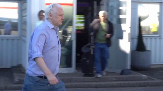Julian Assange è libero e torna in Australia: cos’è Wikileaks e di cosa era accusato