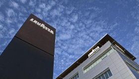 Lavazza riduce l’orario di lavoro a 400 lavoratori, in arrivo premi fino a 15mila euro e caregiving