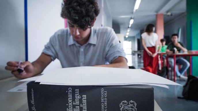 Maturità 2024, regole dai cellulari agli smartwatch fino ai commissari esterni: cosa sapere