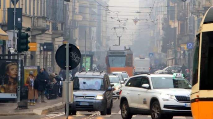 Via al primo processo smog a Torino, tra gli imputati Fassino e Appendino