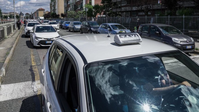 Ecobonus per taxi e Ncc attivo dal 17 giugno: come ottenere gli incentivi