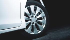 Toyota e Mazda, vendite sospese per 5 modelli: certificazioni irregolari