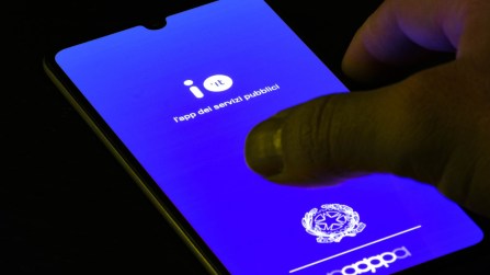 IT Wallet, primi test dal 15 luglio: sull’app IO tessera sanitaria e patente in digitale