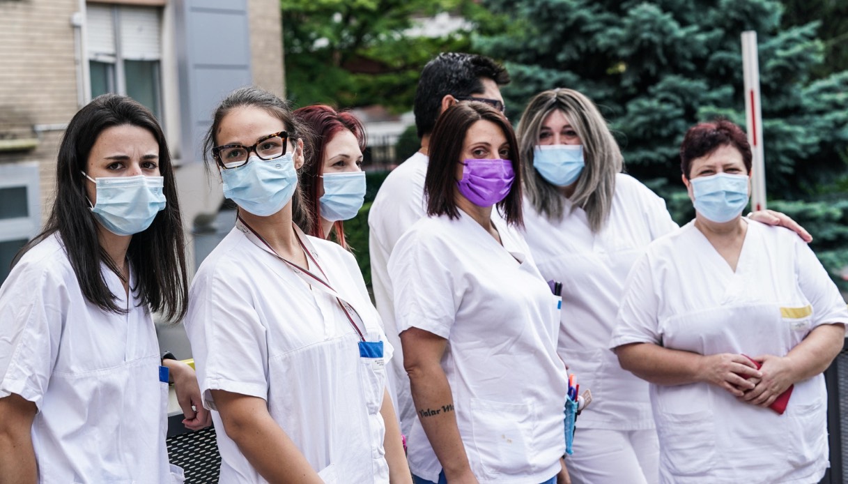Stop alle mascherine obbligatorie in ospedale: le nuove regole dal 1° luglio
