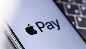 Commissione Ue chiude indagine su Apple: aprirà sistema pagamenti iPhone