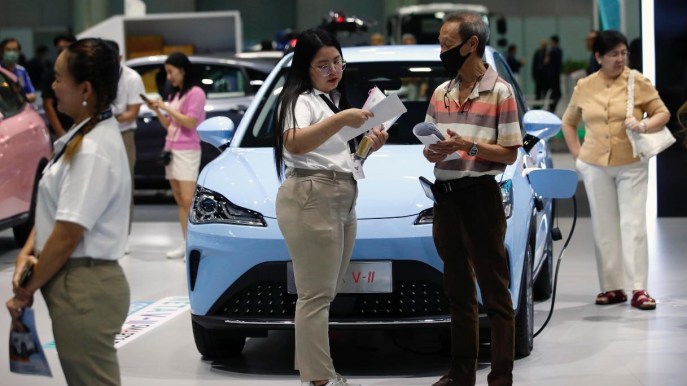 Scattano i dazi Ue sulle auto elettriche cinesi: previsti aumenti fino al 37%