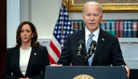 Biden annuncia il ritiro e dà il suo sostegno a Kamala Harris: cosa succede adesso