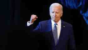 Joe Biden positivo al Covid, l’impatto sulla corsa elettorale e i possibili sostituti