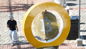 Bitcoin raddoppiati in due anni in Italia, giovani e donne usano i social per investire