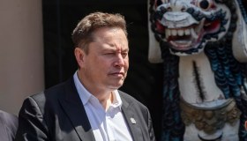 Elon Musk smentisce i 45 milioni al mese a Trump: Harris fa record di donazioni