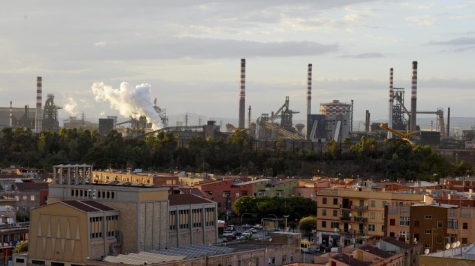 Perquisizioni all’ex Ilva di Taranto, dati falsati sulle quote per le emissioni di CO2