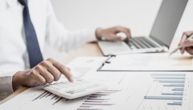 In Italia sugli investimenti decidono gli uomini: comandano nel 78% delle famiglie