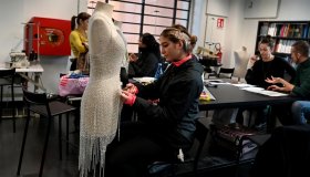 Moda in crisi, in Italia migliaia di posti di lavoro in bilico: chi rischia il licenziamento